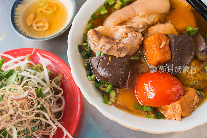 Bun Rieu——越南美食游客应该去越南品尝一下